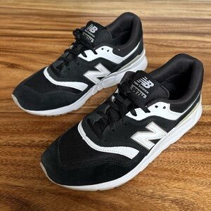 New Balance Black and White Women's Sneakers